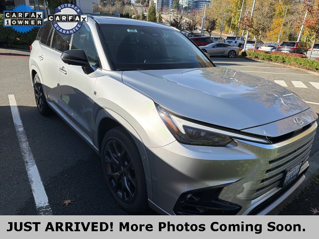 2025 Lexus TX 500h F SPORT Luxury photo 3