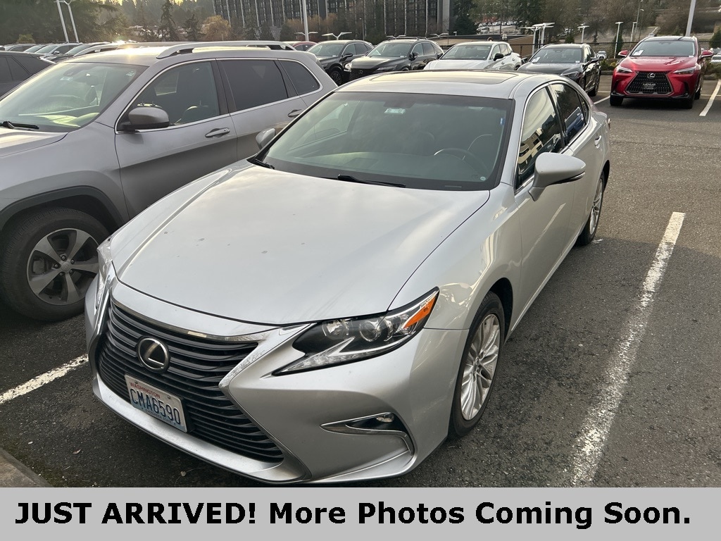 2016 Lexus ES 350's photo