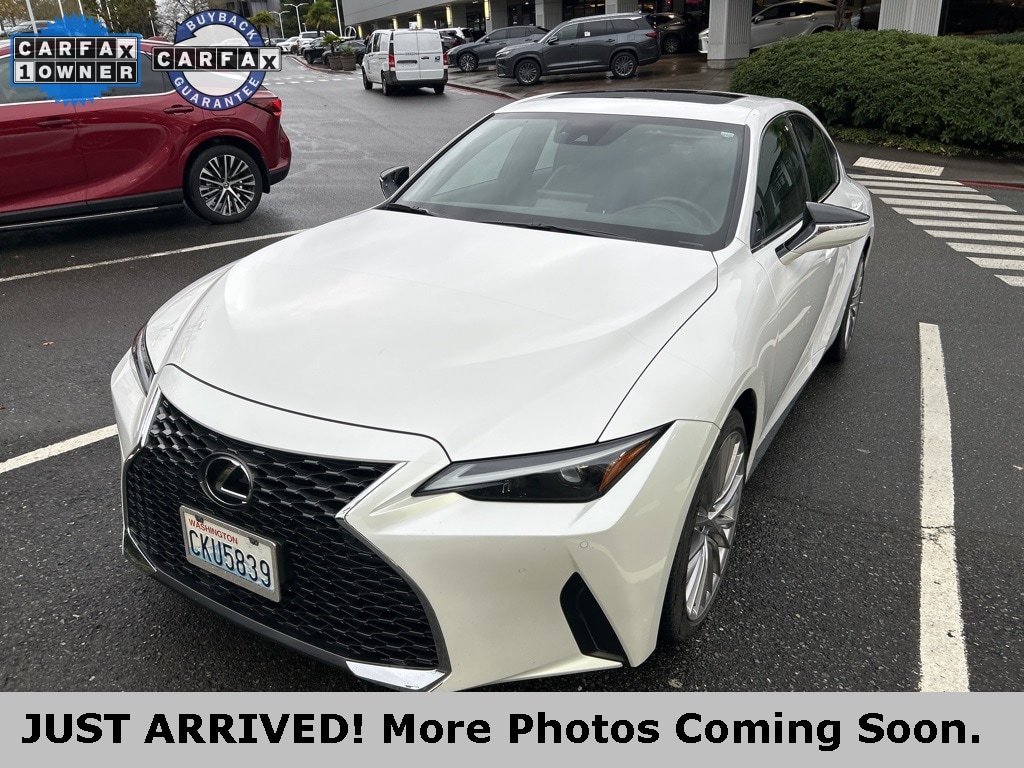 2023 Lexus IS 300's photo