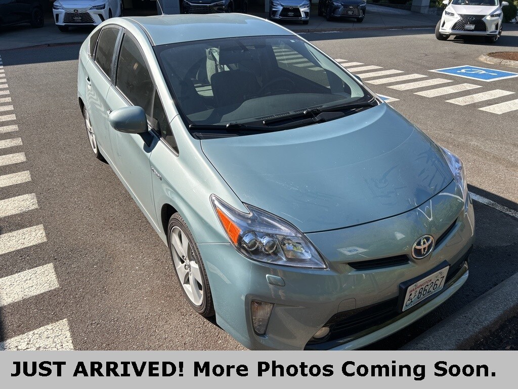2015 Toyota Prius Five photo 2