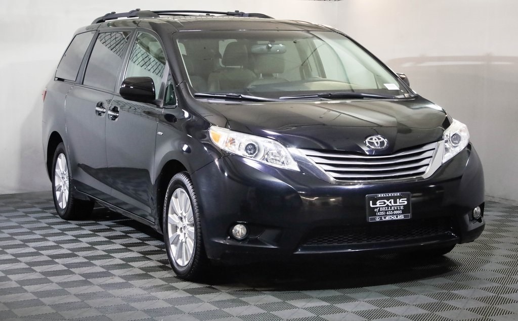 2017 Toyota Sienna XLE Premium's photo