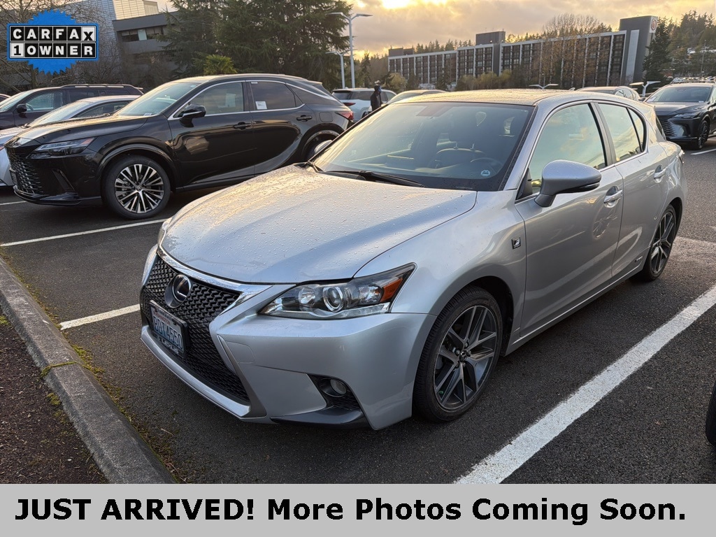 2015 Lexus CT Base's photo
