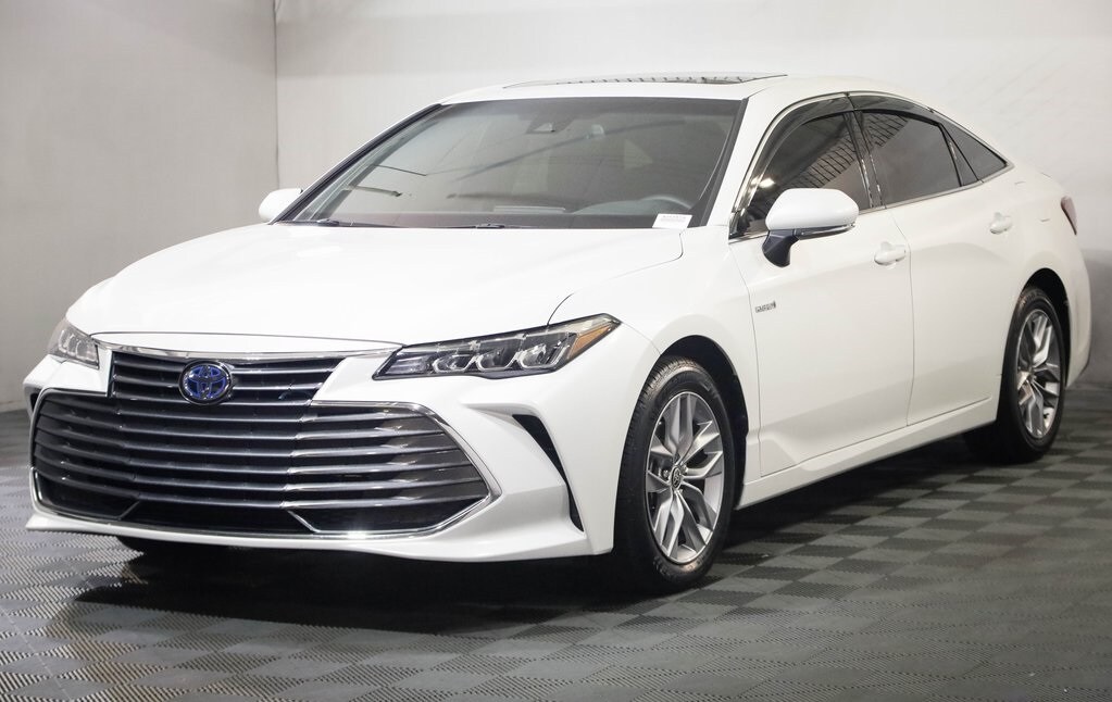 2021 Toyota Avalon Hybrid XLE photo 3