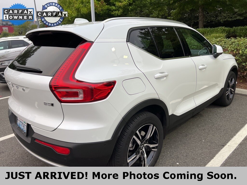2023 Volvo XC40 Plus photo 3