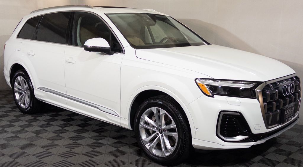2025 Audi Q7 45 Premium Plus quattro Tiptronic's photo
