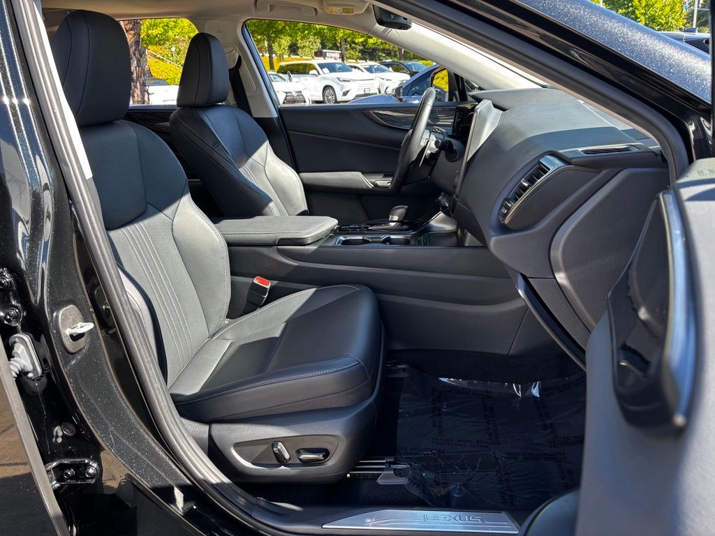 2025 Lexus NX Hybrid 350h - Photo 15