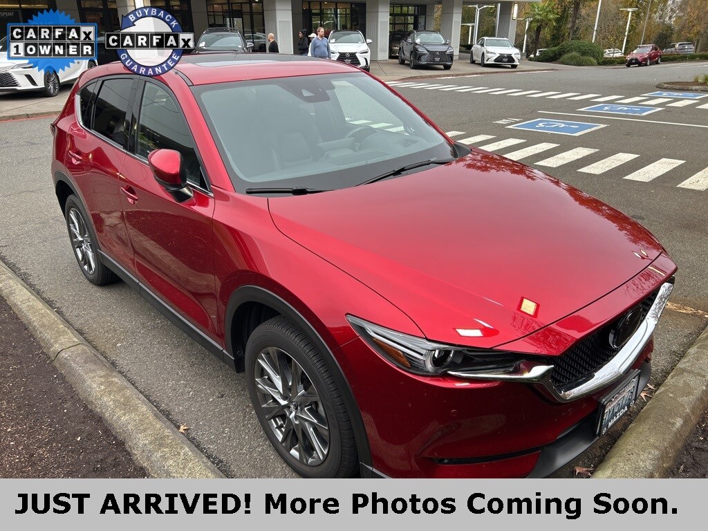 2021 Mazda CX-5 Signature photo 2
