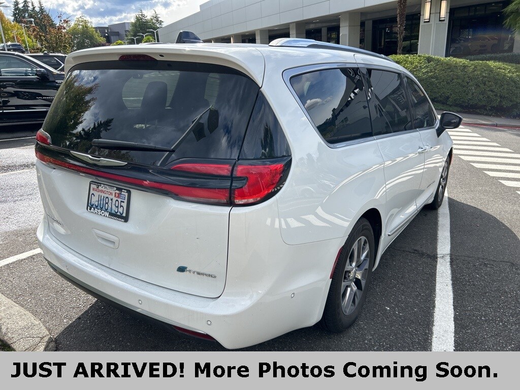 2023 Chrysler Pacifica Hybrid Pinnacle photo 4