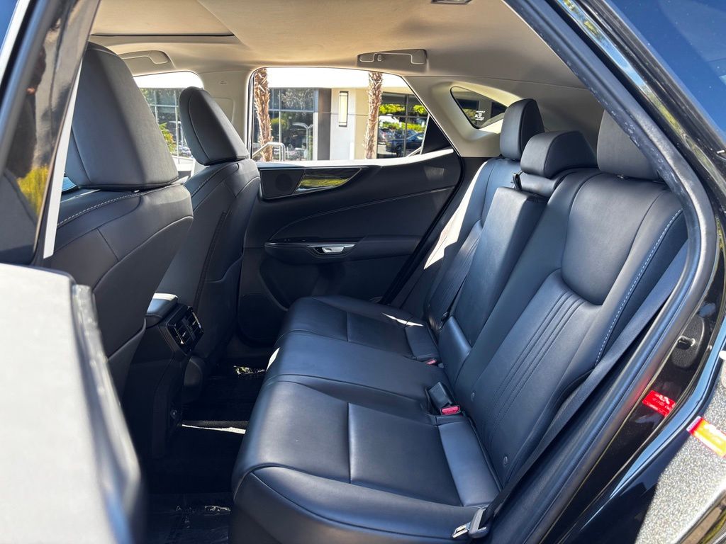 2025 Lexus NX Hybrid 350h - Photo 13