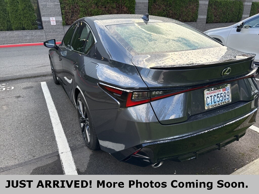 2024 Lexus IS 300 F SPORT photo 3