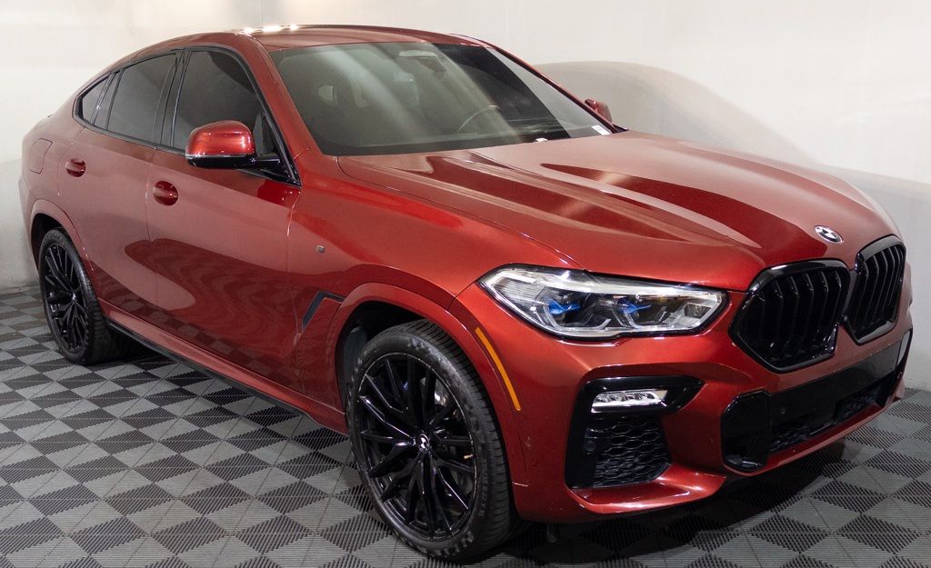 2021 BMW X6 M50i's photo