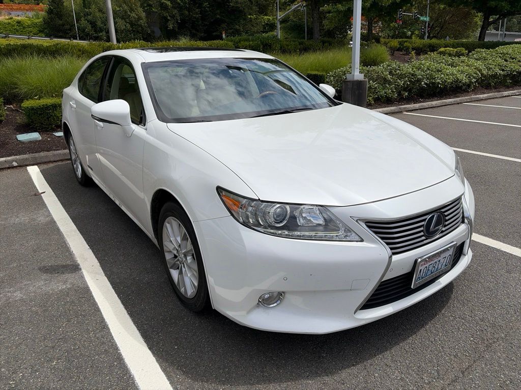 2013 Lexus ES 350 300h's photo