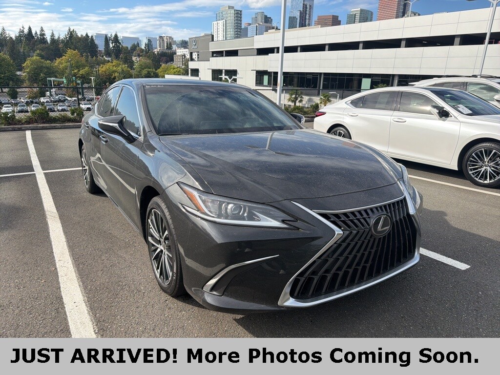 2024 Lexus ES 300h Premium photo 3