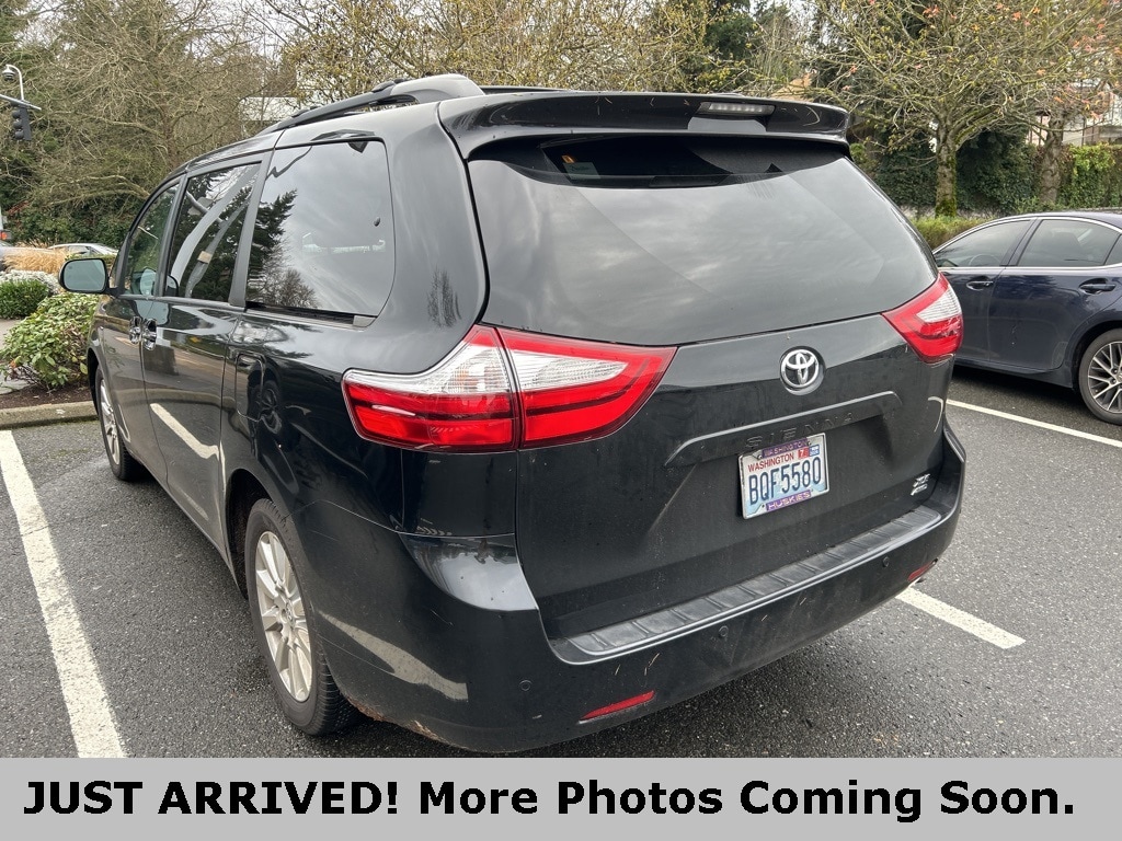 Used 2017 Toyota Sienna XLE Premium Minivan/Van