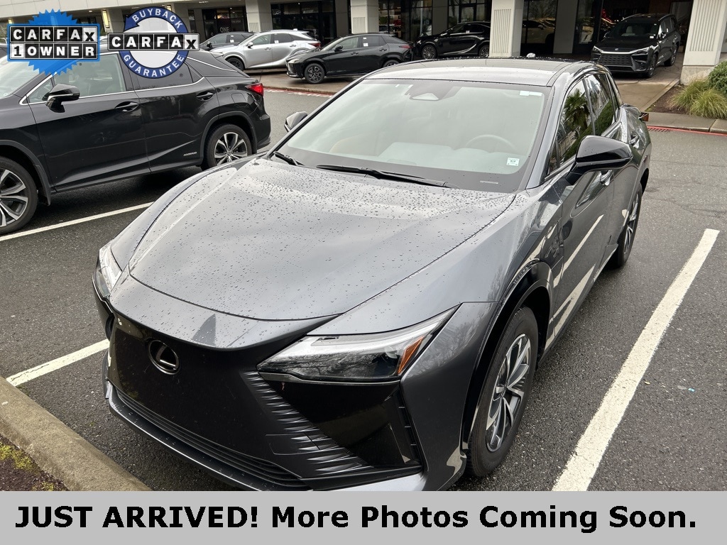 2024 Lexus RZ Premium's photo