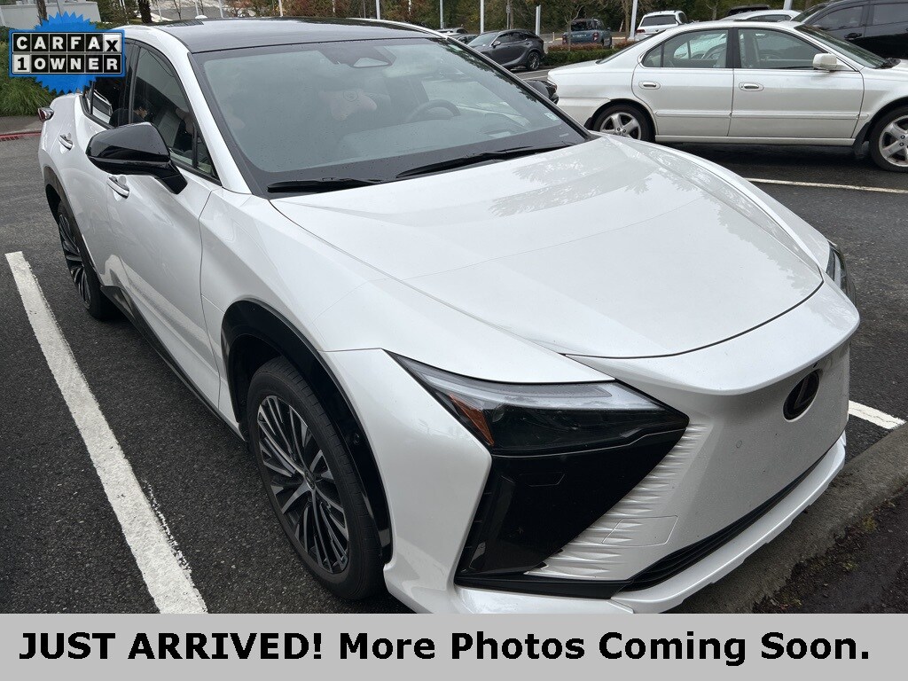 2023 Lexus RZ 450e Luxury photo 2