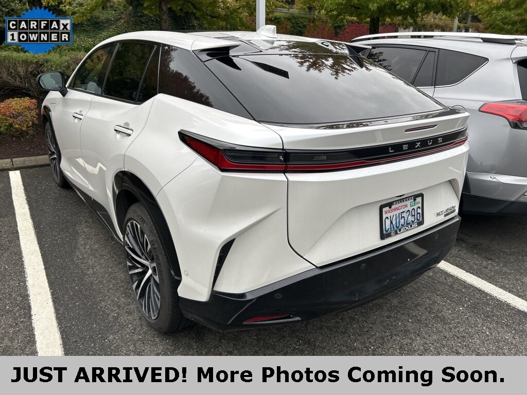 2023 Lexus RZ 450e Luxury photo 3