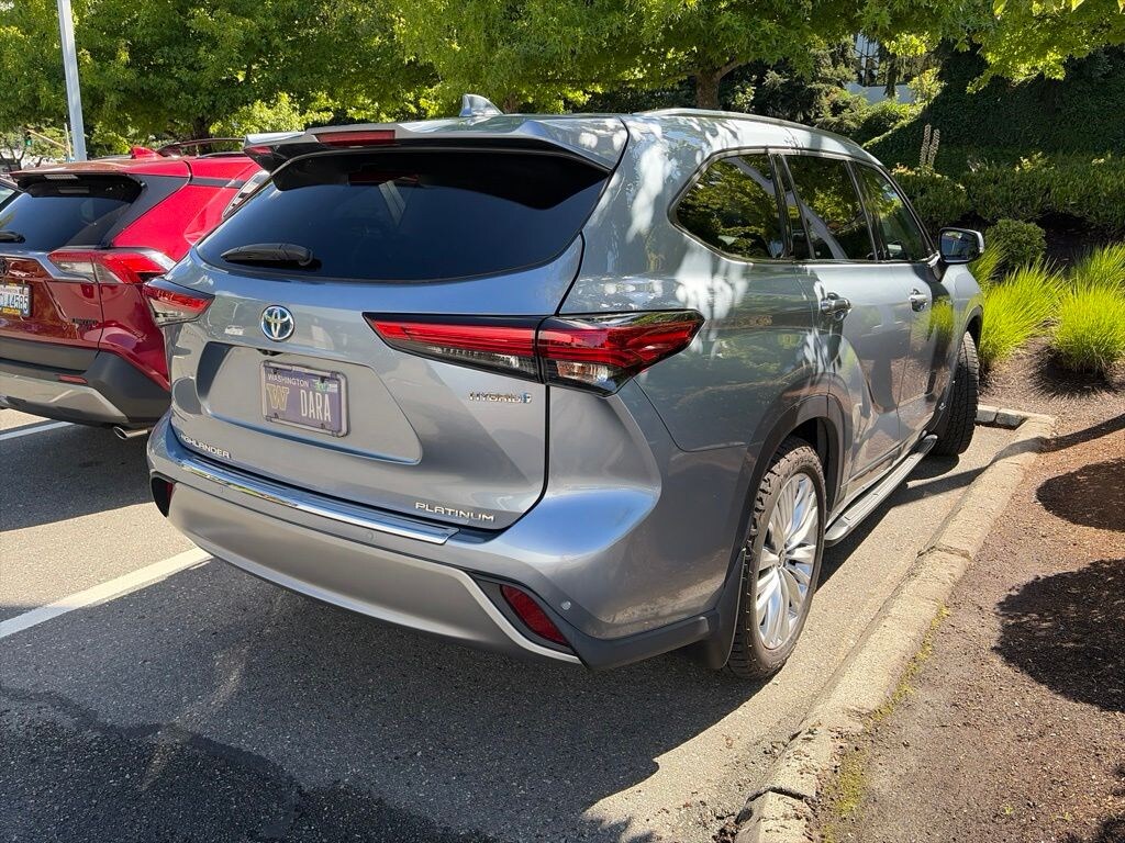 Used 2021 Toyota Highlander Hybrid Platinum