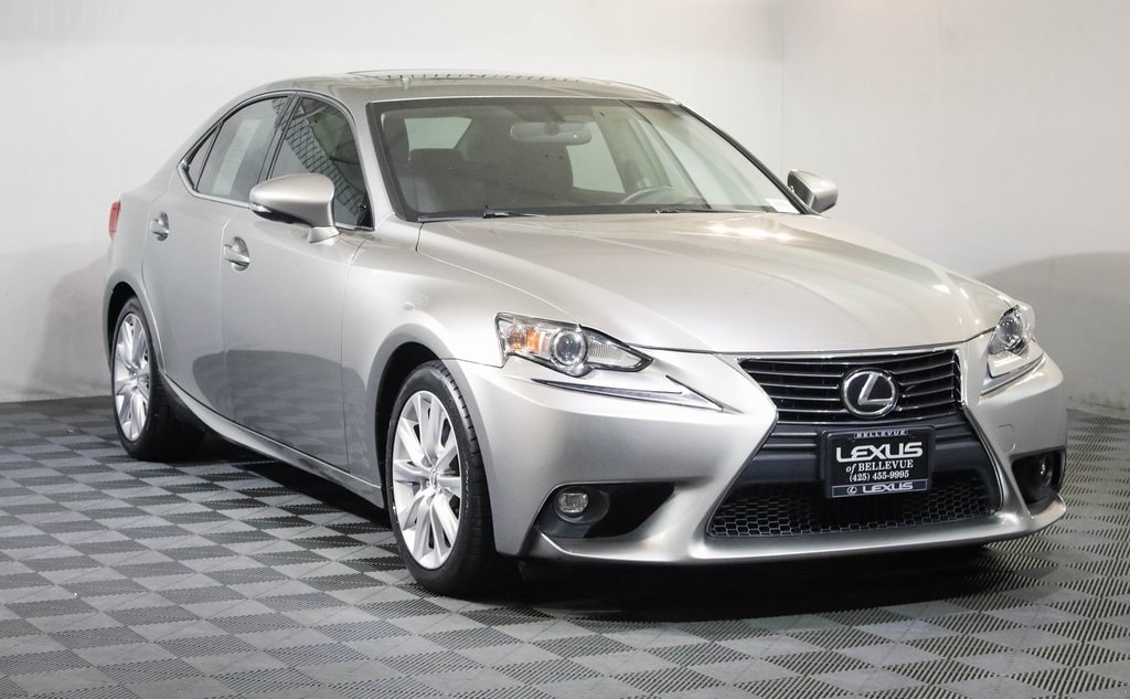 2016 Lexus IS 200t's photo