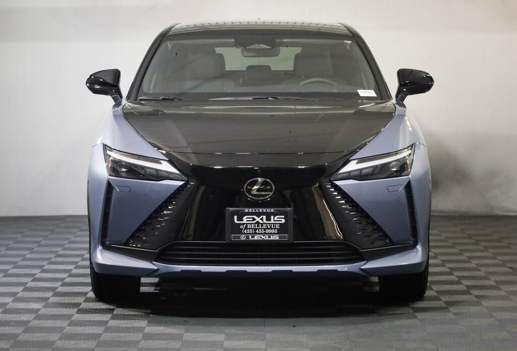 2023 Lexus RZ 450e Luxury photo 2