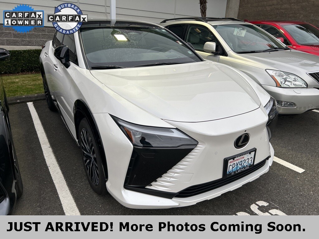 2025 Lexus RZ 450e Premium photo 2