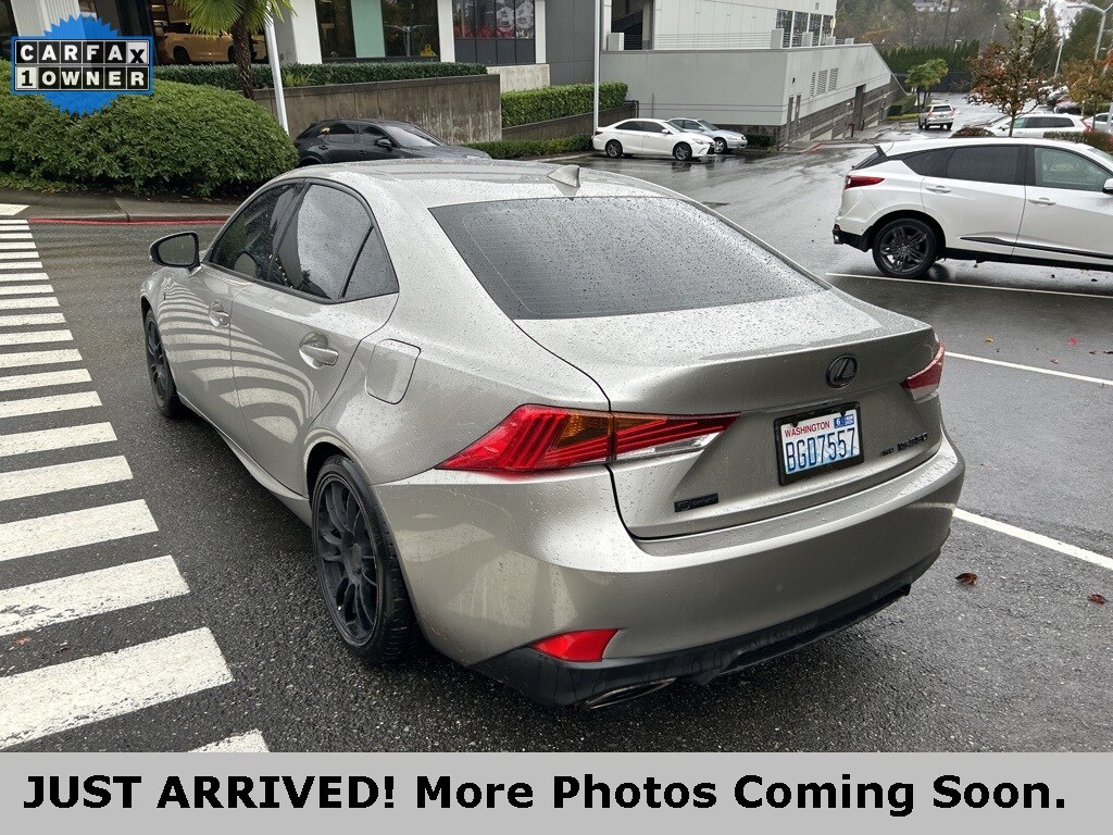 2017 Lexus IS 350 F SPORT photo 3