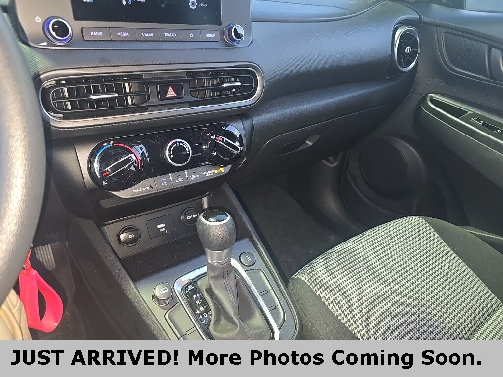 2022 Hyundai Kona SEL SE photo 4