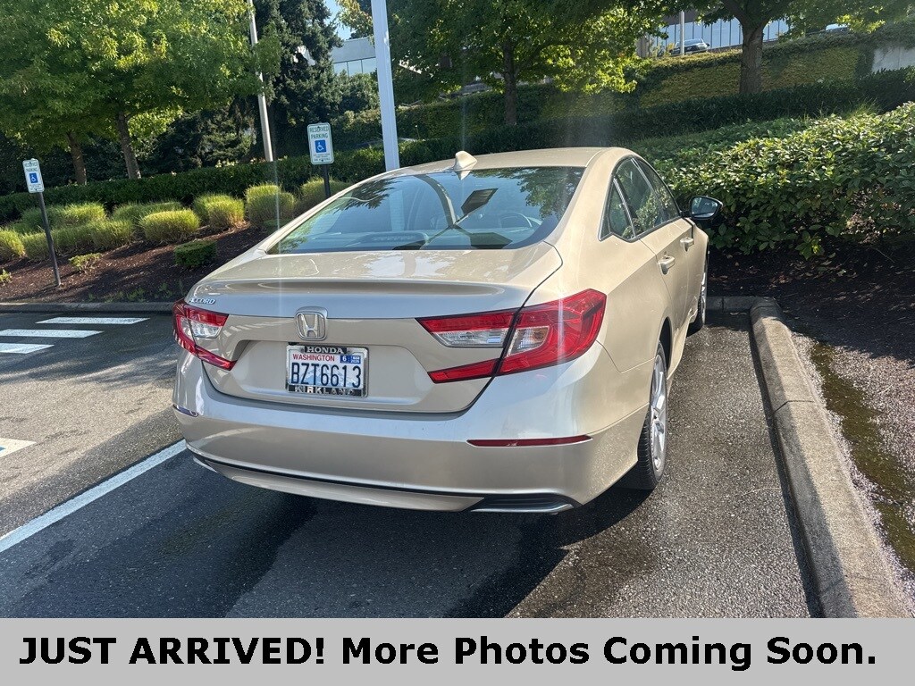 2018 Honda Accord LX 1.5T photo 4