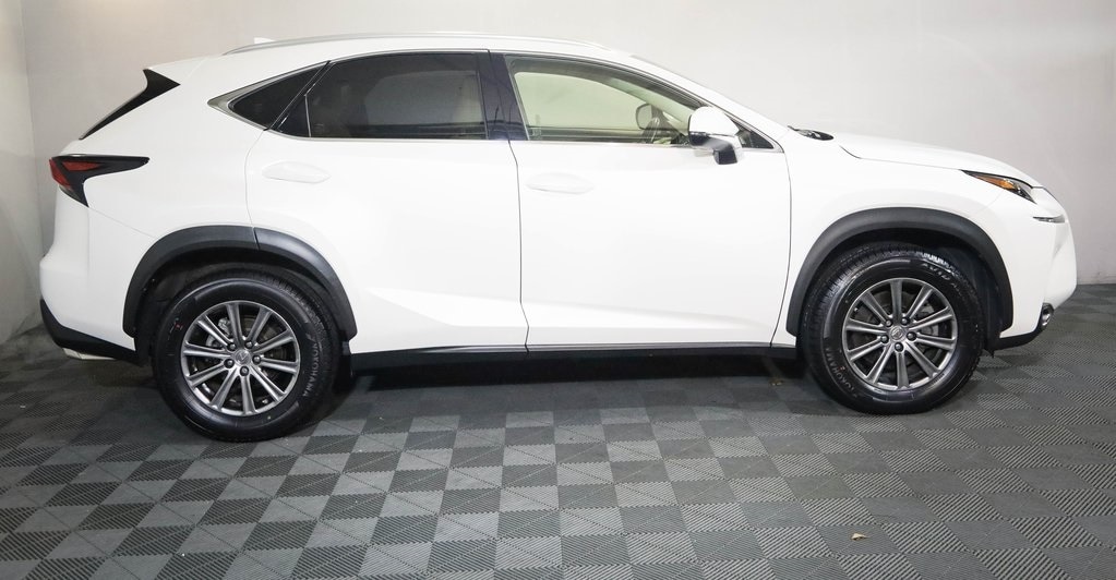 2016 Lexus NX 200t's photo