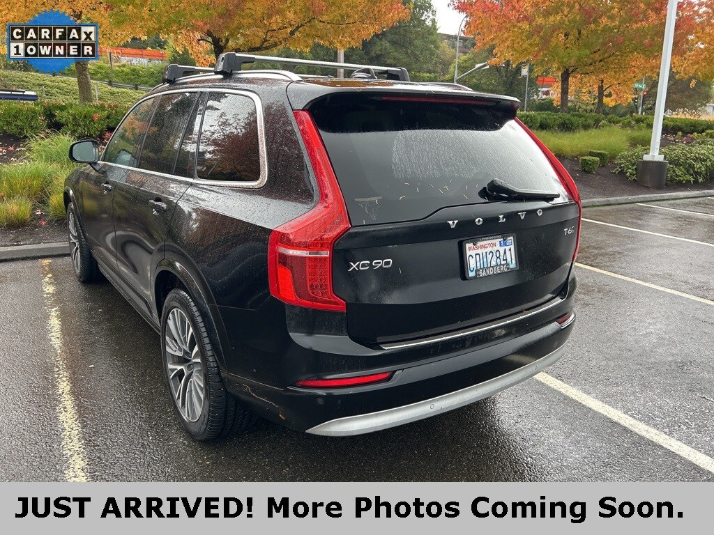 2022 Volvo XC90 Momentum photo 2
