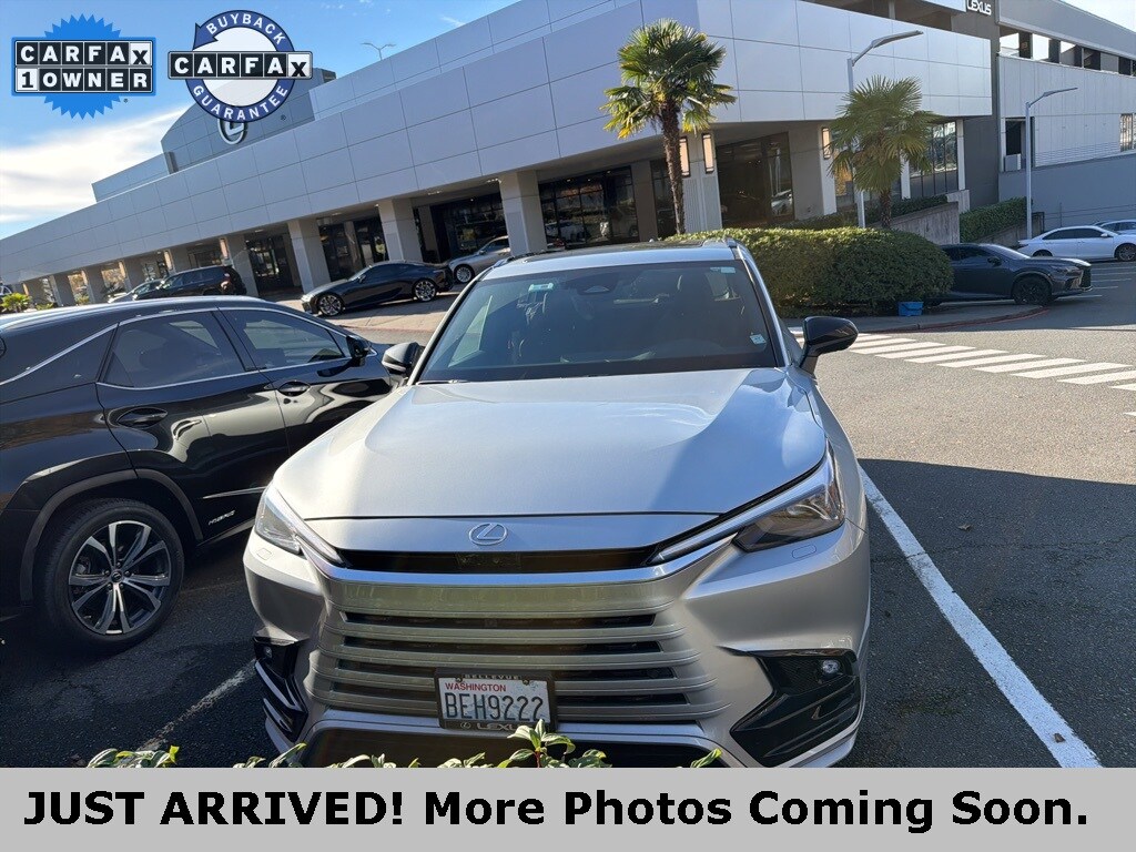 2025 Lexus TX 500h F SPORT Luxury photo 2