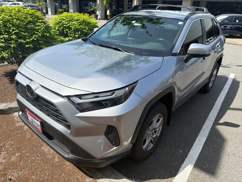 2025 Toyota RAV4 XLE AWD's photo