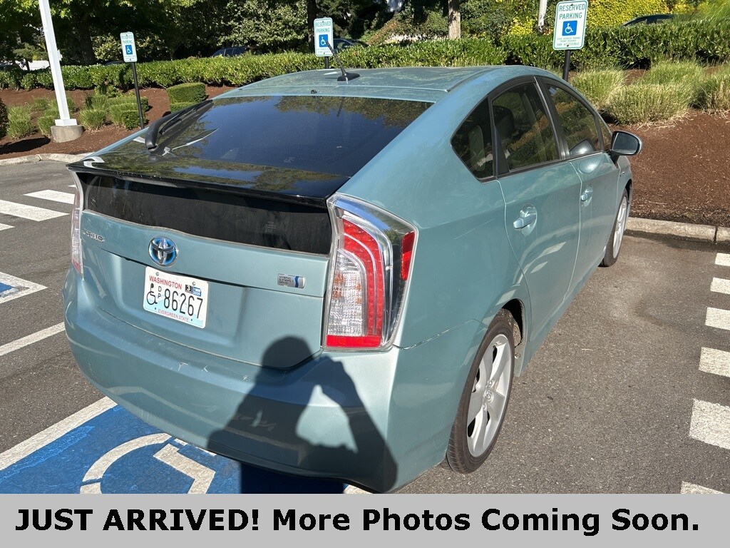 2015 Toyota Prius Five photo 3