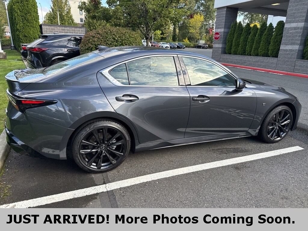2024 Lexus IS 300 F SPORT photo 4