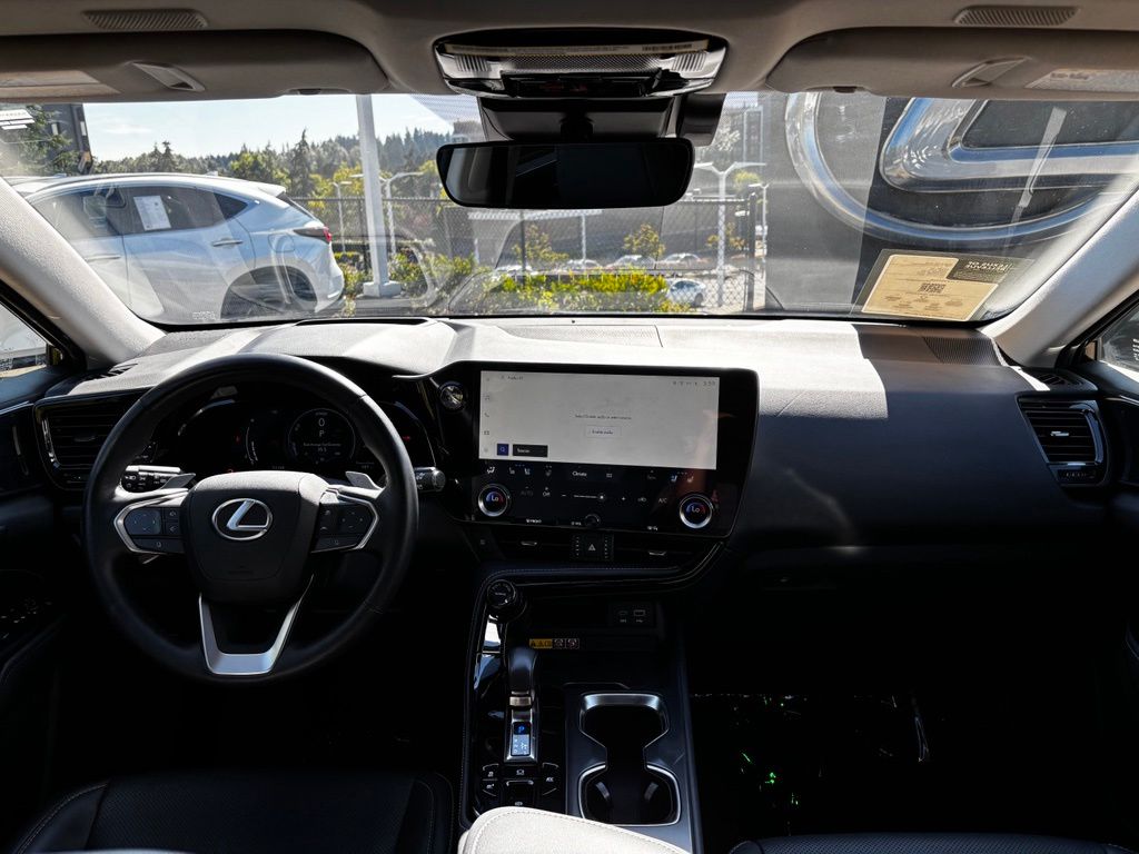 2025 Lexus NX Hybrid 350h - Photo 17