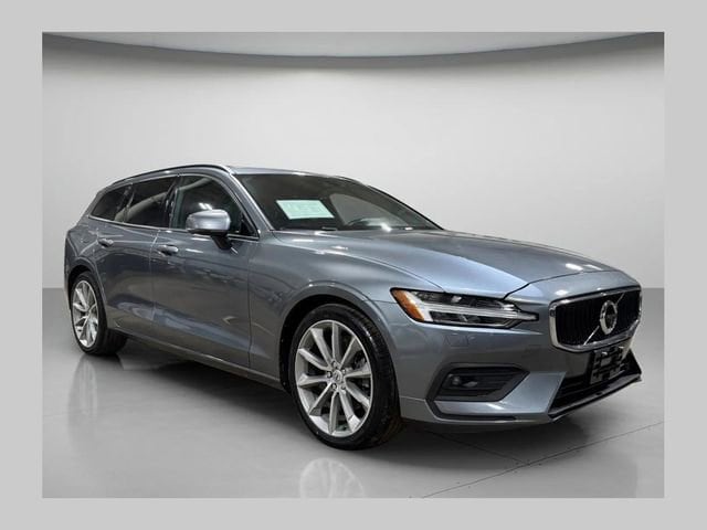 2020 Volvo V60 T5 Momentum's photo