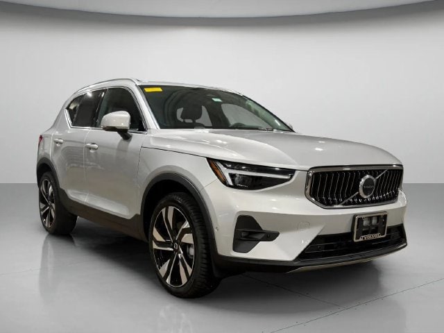 2025 Volvo XC40