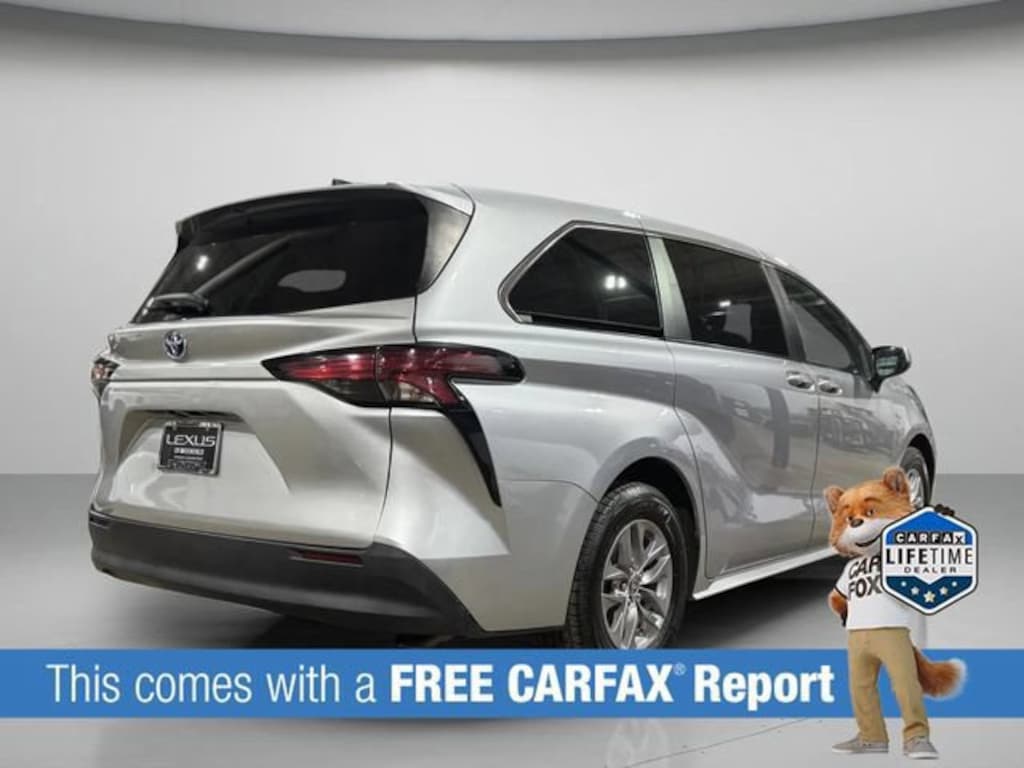 Used 2022 Toyota Sienna LE 8 Passenger Van Passenger Van