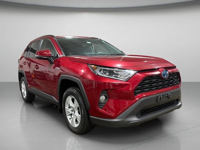 2021 Toyota RAV4 XLE's photo