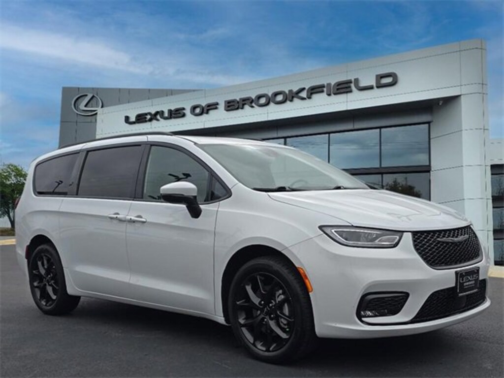 Used 2023 Chrysler Pacifica Touring L Van Passenger Van