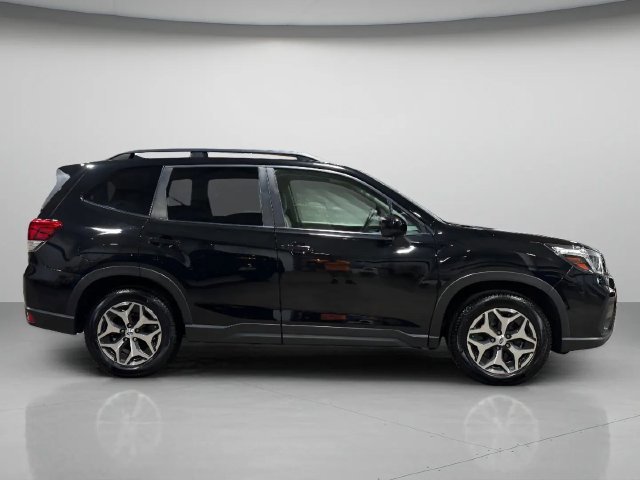 Used 2019 Subaru Forester Premium with VIN JF2SKAGC2KH463725 for sale in Brookfield, WI