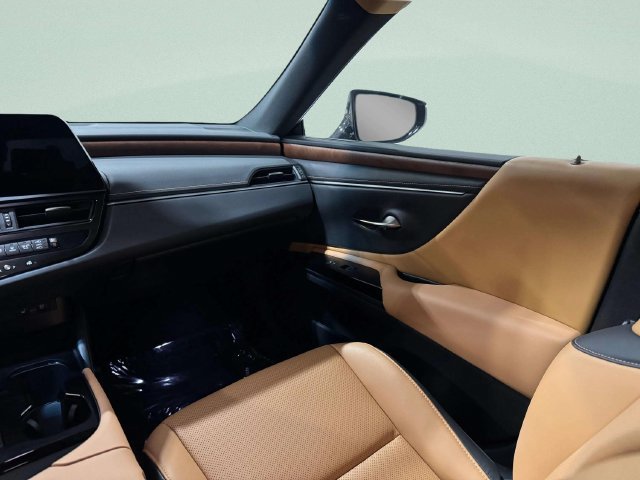 2025 Lexus ES 350 - Photo 11