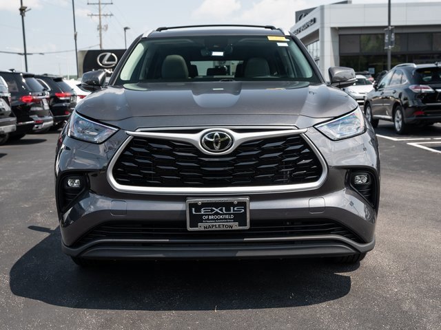 2022 Toyota Highlander XLE photo 2