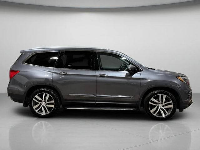 Used 2016 Honda Pilot Touring with VIN 5FNYF6H99GB013641 for sale in Brookfield, WI
