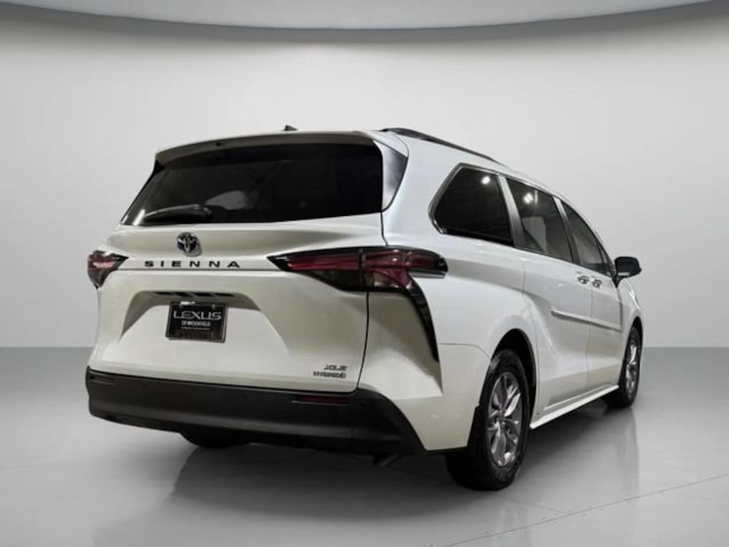 Used 2022 Toyota Sienna XLE 7 Passenger Van Passenger Van