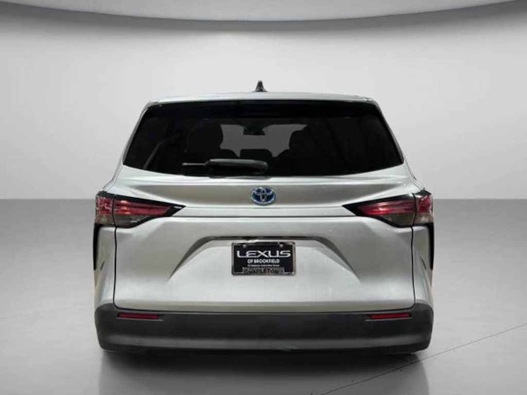 Used 2022 Toyota Sienna LE 8 Passenger Van Passenger Van