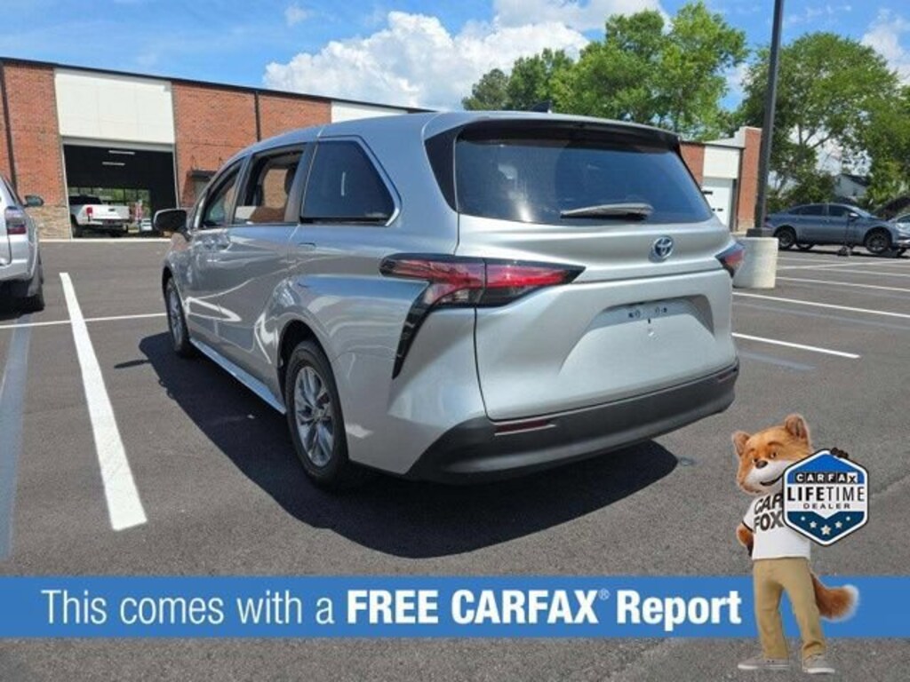 Used 2022 Toyota Sienna LE 8 Passenger Van Passenger Van