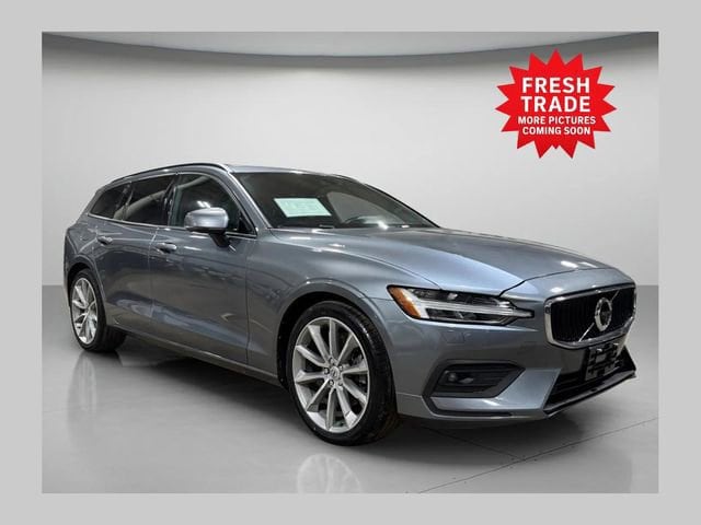2020 Volvo V60 T5 Momentum's photo