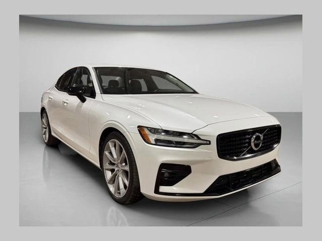 2021 Volvo S60 Momentum's photo