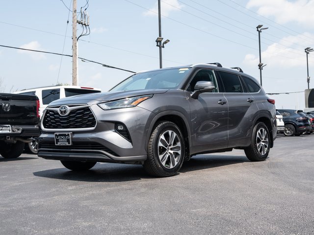 2022 Toyota Highlander XLE photo 3